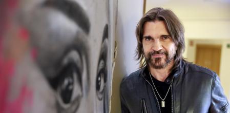 Juanes, que dio un gran concierto en el Movistar Arena la víspera, fotografiado ayer en un hotel de Madrid&nbsp;