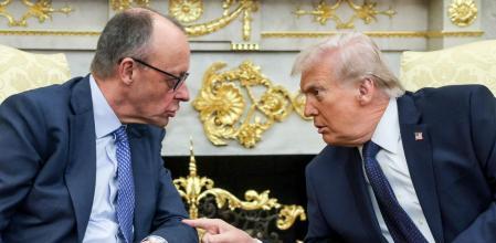 El presidente de Estados Unidos, Donald Trump, y el canciller alemán Friedrich Merz se reúnen en el despacho oval de la Casa Blanca.