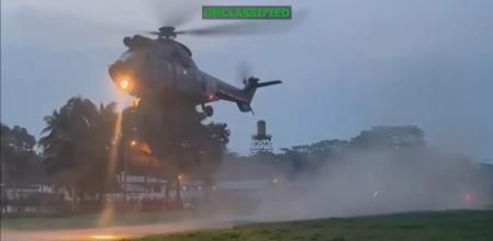 Captura de video cedida por el Comando Sur de EE.UU. que muestra un helicóptero durante un operativo contra organizaciones “terroristas” en Ecuador.