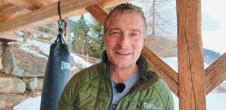 Bear Grylls, militar británico famoso por sus programas de supervivencia extrema