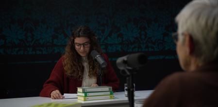 Clàudia Rius, durante uno de los capítulos de 'La Contracoberta'