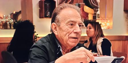 El particular aspecto de la vida de un soltero descoloca a su cita en 'First Dates': “Si yo te caigo bien, y tú me caes bien a mí, lo demás viene solo”