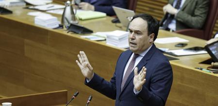 El president de la Generalitat, Juanfran Pérez Llorca, responde en el pleno de las Corts Valencianes&nbsp; en la sesión de control&nbsp;