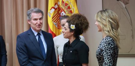 Feijóo, junto a la periodista iraní&nbsp;Masih Alinejad