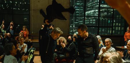 El bailarín Mijaíl Barýshnikov se puso a bailar este miércoles junto Manuel Liñán durante uno de los espectáculos del Flamenco Festival de Nueva York&nbsp;