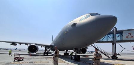 El avión a punto de despegar con destino a la base de Torrejón de Ardoz