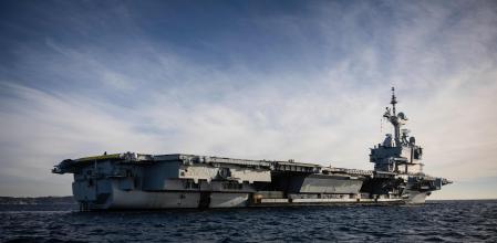 El portaviones Carles de Gaulle de la armada francesa en una imagen tomada en el Océano Índico