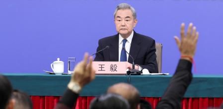 El veterano ministro de Exteriores ha respondido preguntas de medios internacionales y chinos como cada año en el marco de la Asamblea Popular Nacional, durante una hora y cuarto