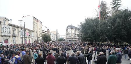 Un manifestación ante la Catedral Nueva y la Plaza de la Virgen Blanca de Vitoria el 3 de marzo&nbsp;