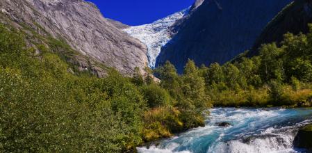 El retroceso del glaciar Briksdal, en el Parque Nacional Jostedalsbreen, en Noruega, es una prueba palpable de la pérdida de masa de hielo en el planeta&nbsp;
