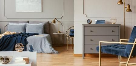 Dormitorio con cómoda