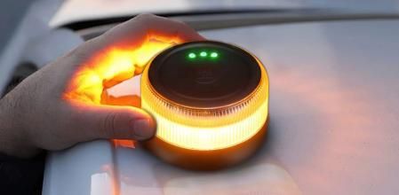 La baliza V16 de Raykong solucionará gran parte de tus emergencias al volante, sobre todo si hay poca luz ambiental