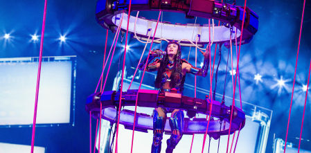 Katy Perry aterriza en el Palau Sant Jordi con un show para volver a reinar