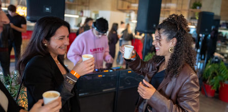 Las ‘coffee’ raves ya no son para el verano: “Amo una fiesta de mañana, saludable y sin alcohol”