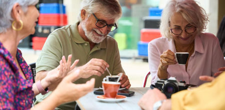 La ‘receta’ social, una medida urgente en la era de la nueva longevidad: “Una conversación puede cambiar el rumbo de una vida”