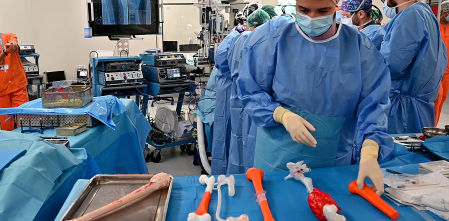 El Gregorio Marañón salva la pierna de un niño de 7 años con sarcoma gracias al trasplante de un adulto y tecnología 3D