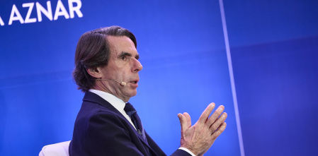 Aznar acusa a Sánchez de “sectarismo inútil” por negarse a gastar el 5% en defensa