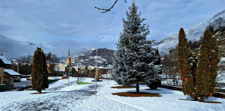 La nieve cubre Esterri d'Àneu