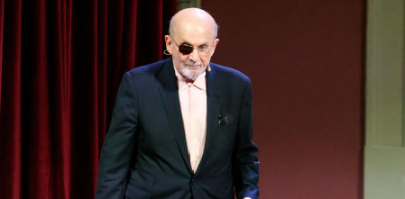 La 'penúltima' de Salman Rushdie: afrontar el final no solo con miedo, vino y sexo