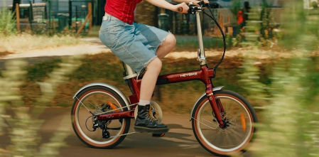 La compacta bici eléctrica plegable con un dinamismo que sorprende en su segmento