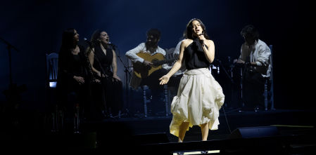 Rosalía interpreta ‘La perla’ en el concierto de Act for Palestine en Barcelona