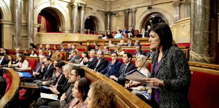 Un 64% de los catalanes es partidario de limitar la entrada de inmigrantes en el país