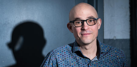 “El facha prefiere el influencer al intelectual y los clics a las razones”