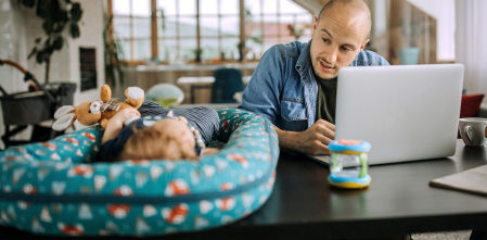 El efecto inesperado de teletrabajar: fomenta la fecundidad más que cualquier política natalista