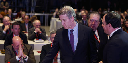 Llorca engrasa el partido y se rodea de cargos institucionales con la mirada en 2027