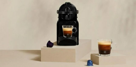 Nespresso activa descuento en su cafetera más compacta y el café rápido vuelve a escena