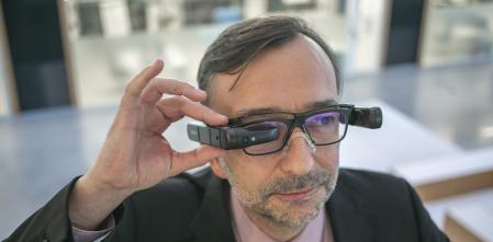 Aerogeneradores de realidad virtual para formar operarios o IA para fabricar un cristal irrompible