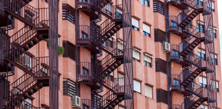 La diferente factura fiscal por la donación de un piso de 275.000 euros en Madrid y en Catalunya