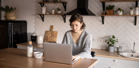 La economía feminista replantea el sistema socioeconómico actual