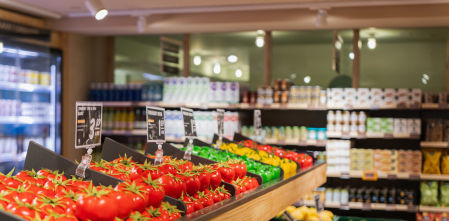 La cesta de la compra supera los 400 euros mensuales y los consumidores optan por supermercados regionales