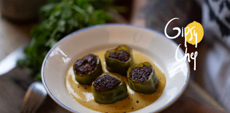 Pimientos rellenos al estilo Gipsy Chef acompañados de una salsa de curry irresistible