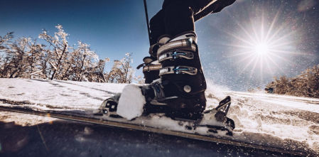 Las mejores botas de esquí para hombre y mujer: Atomic, Rossignol y más para disfrutar al máximo de tus aventuras en la nieve