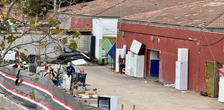 Badalona prepara ya el derribo del edificio B9 ocupado por 400 personas