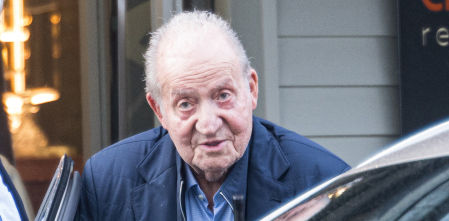 Zarzuela afirma que el rey Juan Carlos es quien debe decidir su vuelta a España