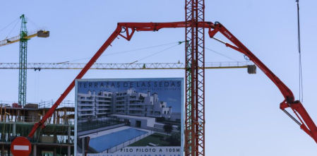 Madrid carga contra “las amenazas y chantajes” del Gobierno por la propuesta “populista” del IRPF