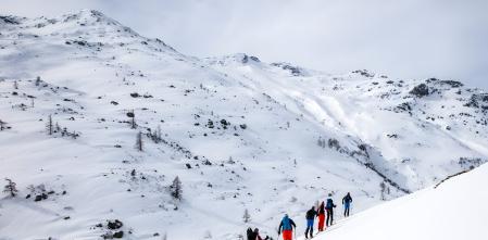 Cómo planificar una actividad segura en la montaña invernal
