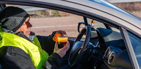 Que no te engañen con las balizas V16: te doy 5 alternativas útiles y rebajadas hasta el -45% para solucionar tus emergencias en carretera