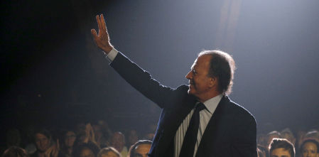 La organización que asesora a las denunciantes de Julio Iglesias asegura haber sido contactada por otras exempleadas