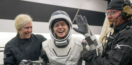 Aterriza la misión espacial encargada de evacuar la EEI por la enfermedad de un astronauta