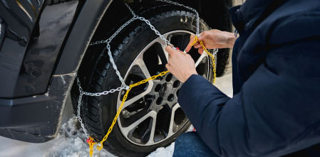 Cómo instalar las cadenas para la nieve en las ruedas del coche: consíguelas en oferta hasta el 46% durante las rebajas de invierno