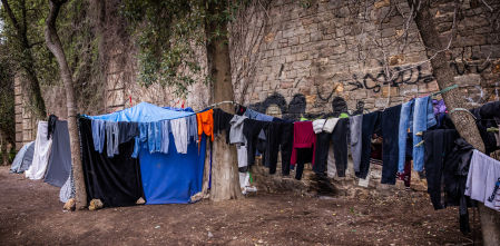Las chabolas se expanden por las laderas del Montjuïc más turístico