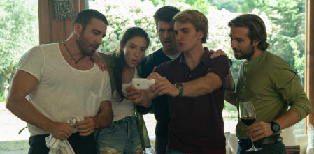 'La fiera', cinco amigos unidos por el amor a los deportes de riesgo, solo uno sobrevive