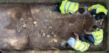 Estudiantes de Cambridge hallan una fosa de ejecución vikinga con cuerpos desmembrados durante una excavación de prácticas
