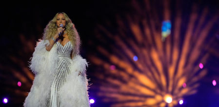 ‘Nel chay-lo een-fee-nee-to’