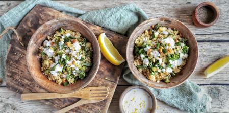Eleva tu plato vegetal con este cuscús integral y su salsa de almendras