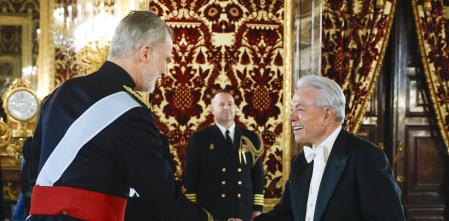 Benjamín León, 81 años, casado con Mavi, de 38: el embajador de EE.UU. se presenta ante el Rey